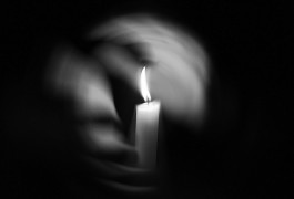 свеча черно-белая